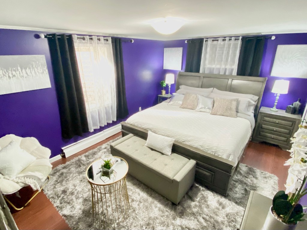 Stylish 2 homes-in-1 w/ 6 bedrooms, 2&nbsp;kitchens