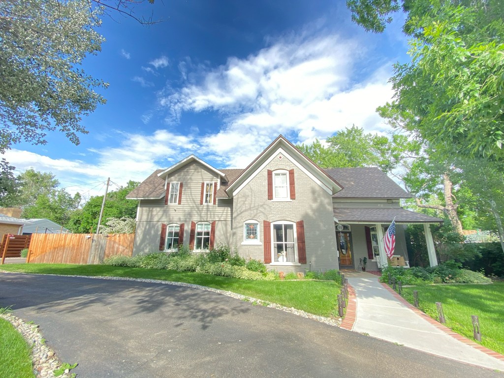100+ years modern house, 3 rooms w/kids&nbsp;playground